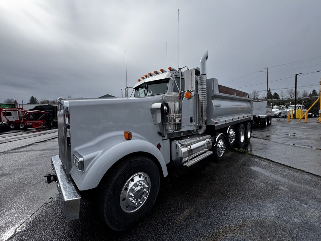 New 2024 KENWORTH W900 at Papé Kenworth in Portland, OR