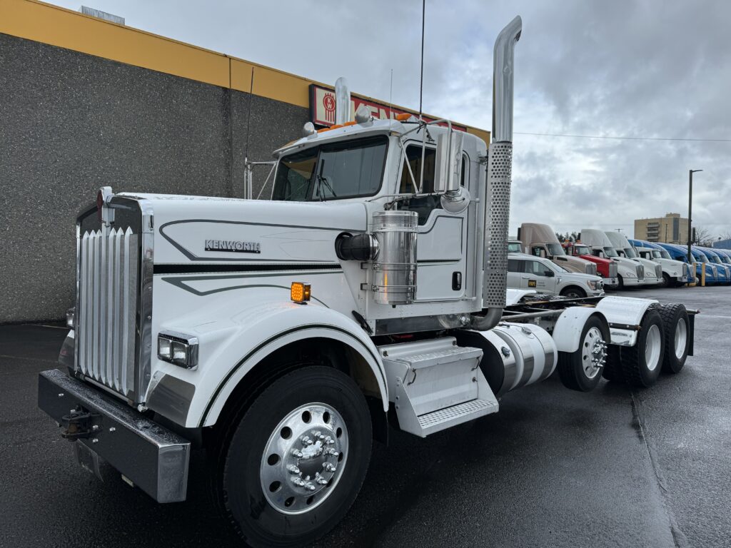 Used 2018 KENWORTH W900B at Papé Kenworth in Portland, OR