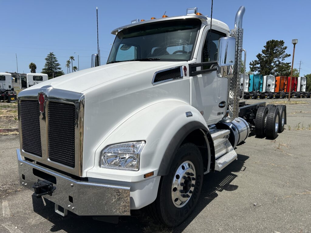 New 2024 KENWORTH T880 at Papé Kenworth in San Leandro, CA