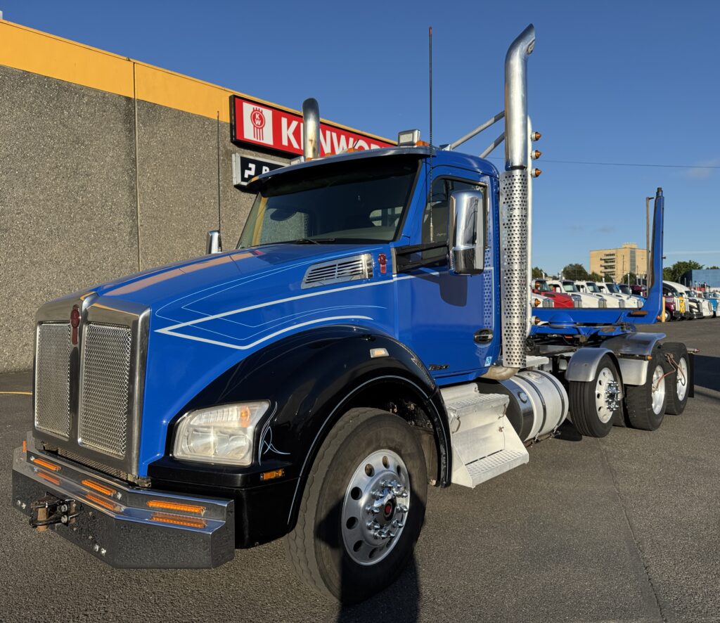 Used 2017 KENWORTH T880 at Papé Kenworth in Portland, OR