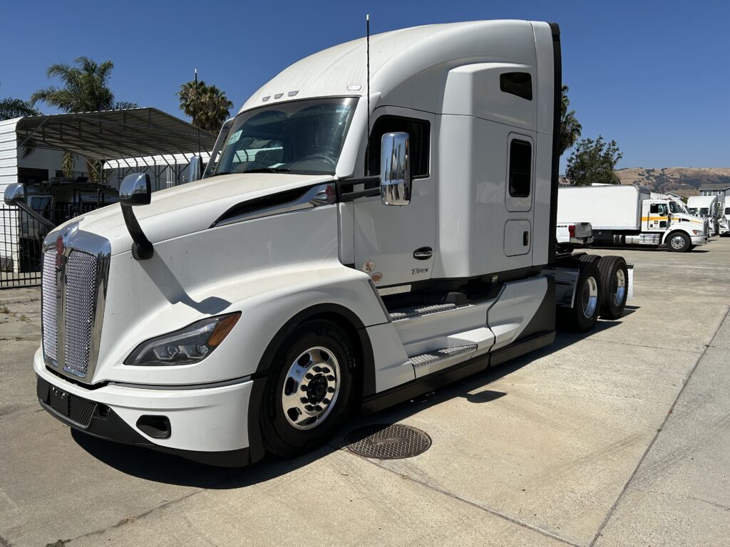 New 2025 KENWORTH T680 at Papé Kenworth in Sacramento, CA