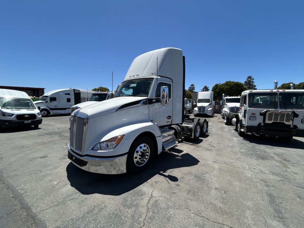 New 2024 KENWORTH T680 at Papé Kenworth in San Leandro, CA