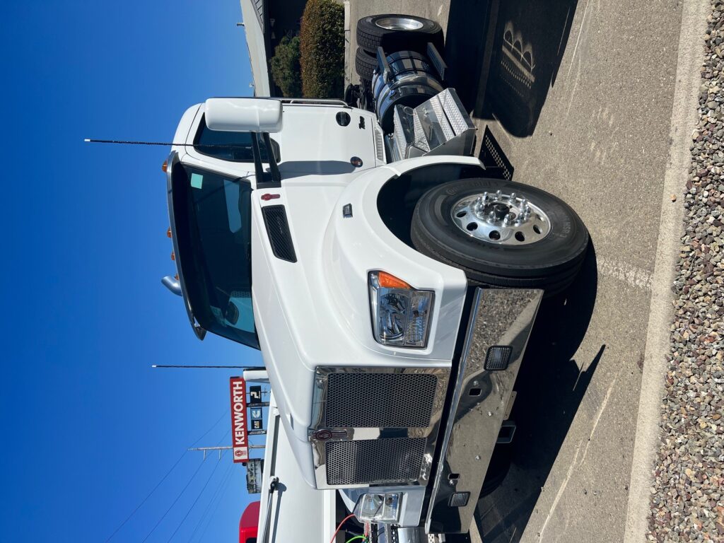 New 2024 KENWORTH T880 at Papé Kenworth in Fresno, CA