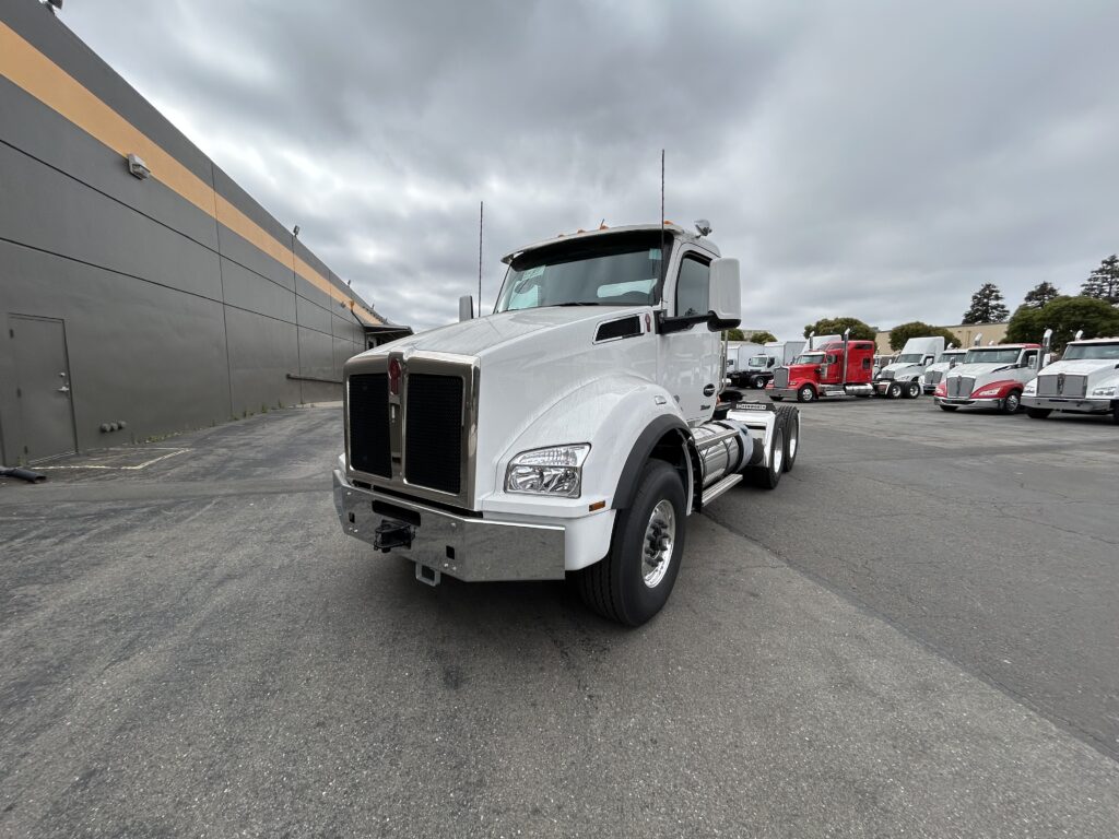 New 2025 KENWORTH T880 at Papé Kenworth in San Leandro, CA