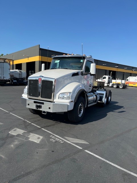 New 2025 KENWORTH T880 at Papé Kenworth in Sacramento, CA