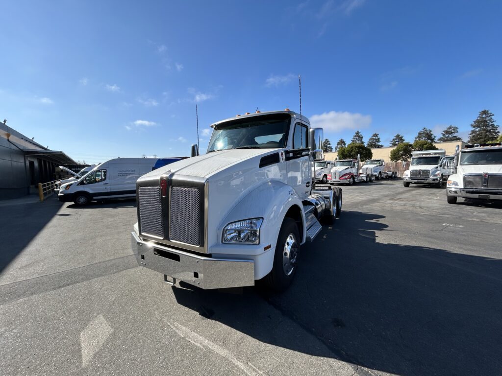 New 2024 KENWORTH T880 at Papé Kenworth in San Leandro, CA