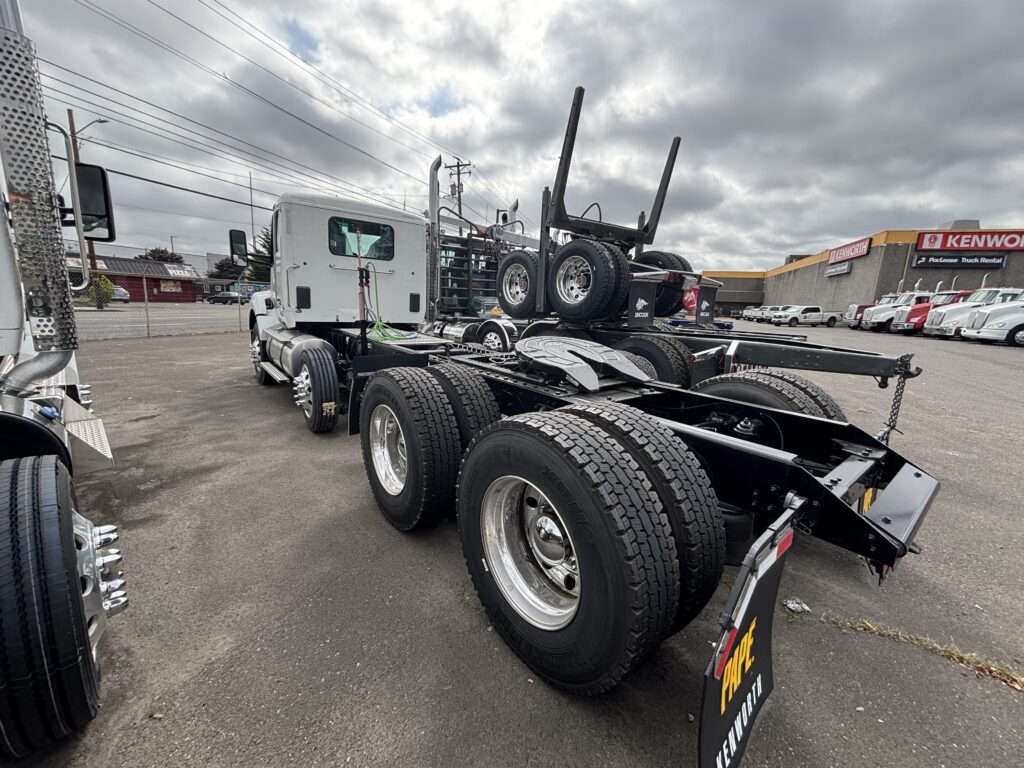 New 2024 KENWORTH T880 at Papé Kenworth in Portland, OR