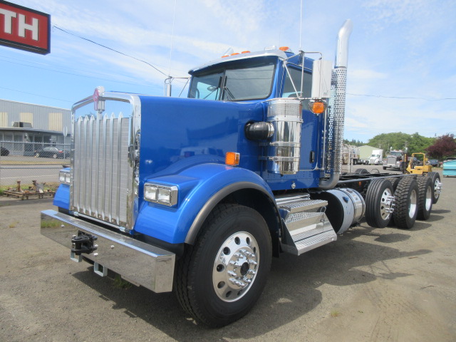 New 2025 KENWORTH W900 at Papé Kenworth in Aberdeen, WA